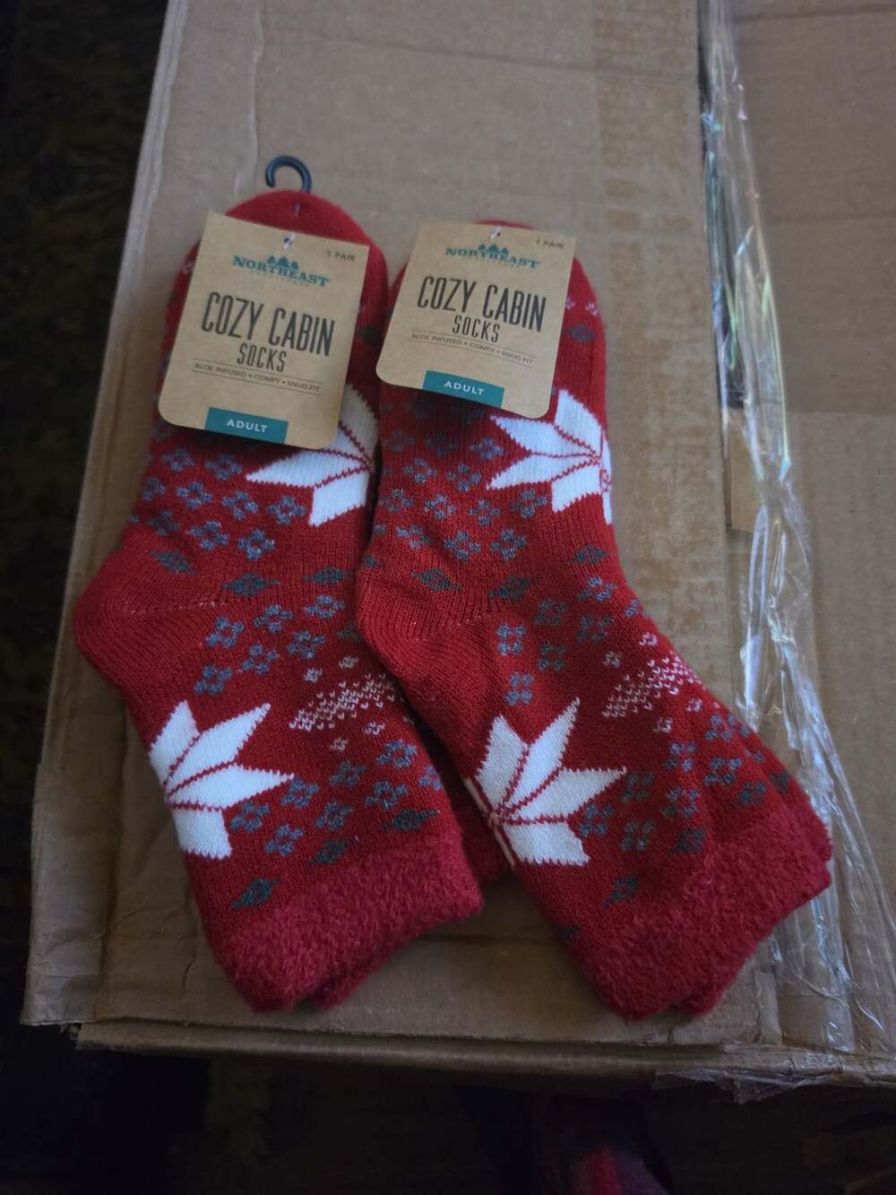 NORTHEAST COZY CABIN SOCKS ADULT 2 PAIRS RED